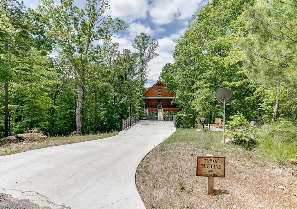 Top Of The Line Treehouse Near Helen, Georgia Cornelia Exterior photo